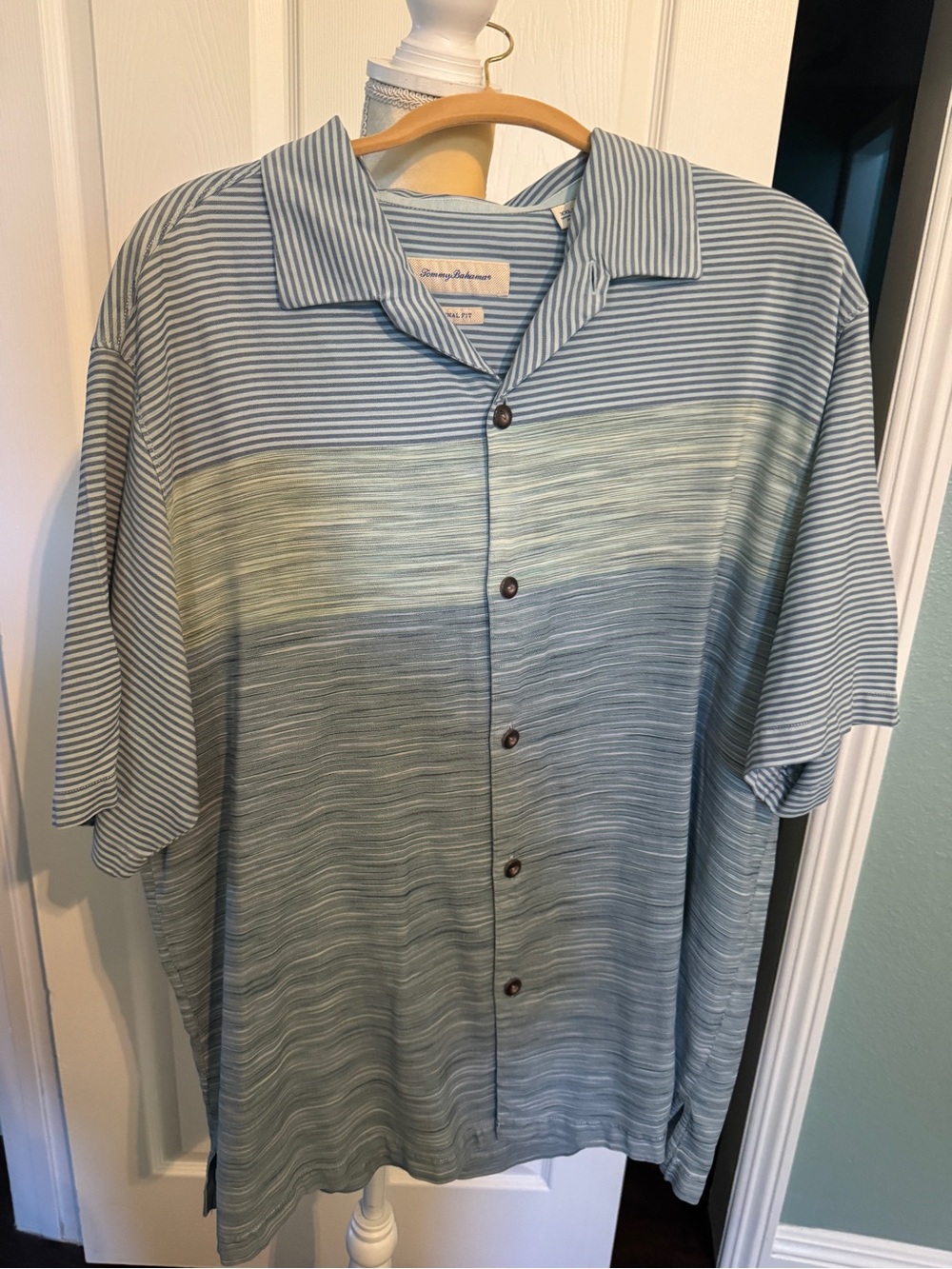 Tommy Bahama XXL 100% Silk Blue Striped Short Sleeve Button Shirt
